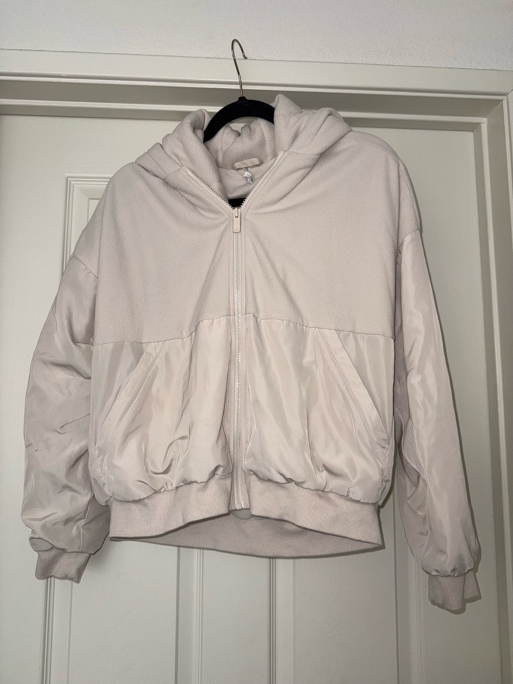 ALO Yoga Arctic Jacket in Bone - Picture 2 of 13
